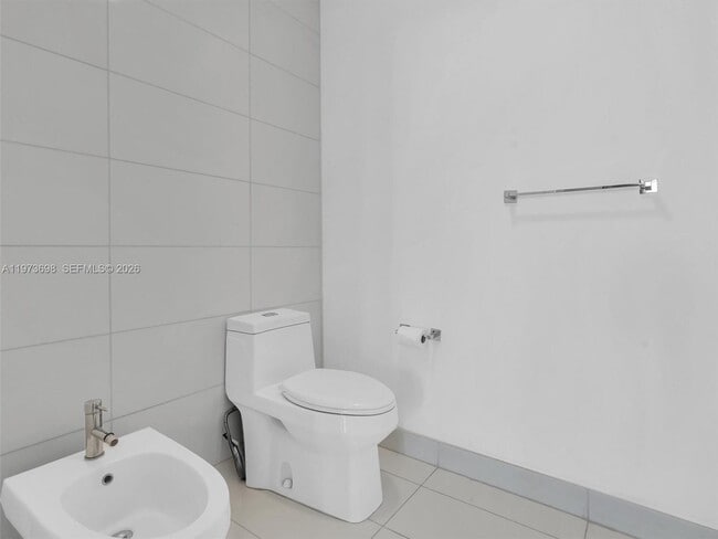 Building Photo - 2020 N Bayshore Dr