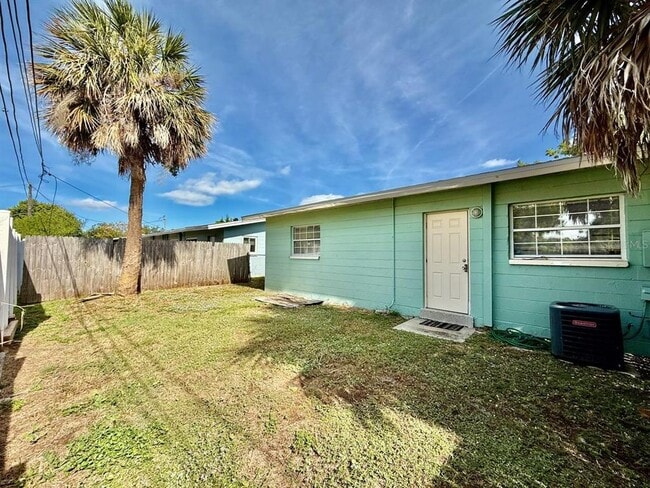 Building Photo - 257 38th Ave SE