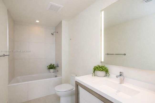 Building Photo - 2000 Metropica Wy