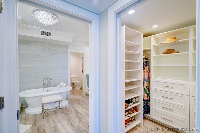 Building Photo - 5799 NE Island Cove Way