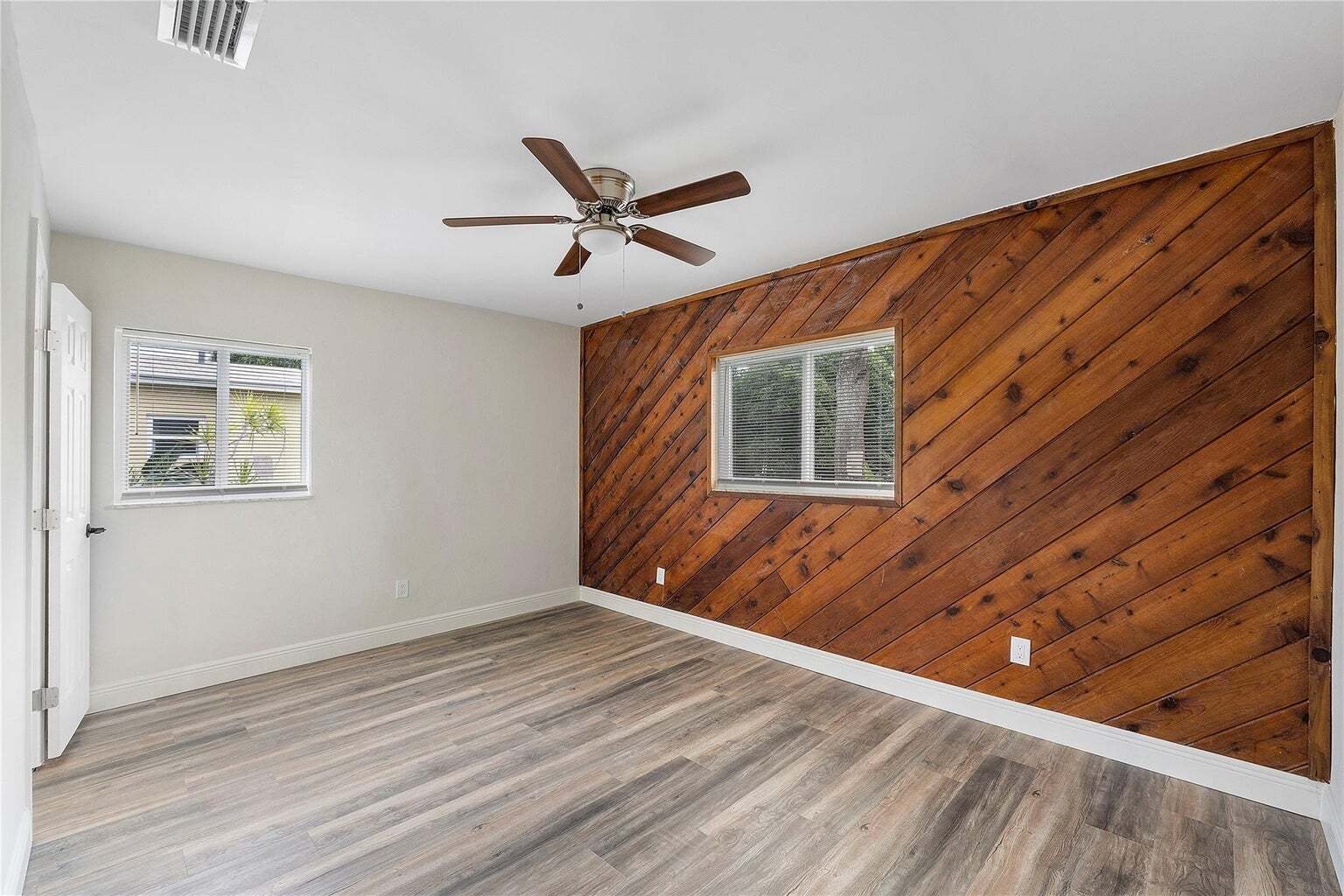 Building Photo - 6870 SW 18th Ct