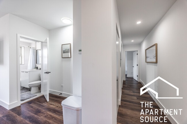 Building Photo - 1555 W Hollywood Ave