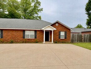 Building Photo - 742-744 Meagan Ln