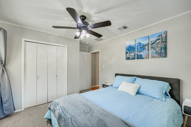 Building Photo - 8411 Brixton