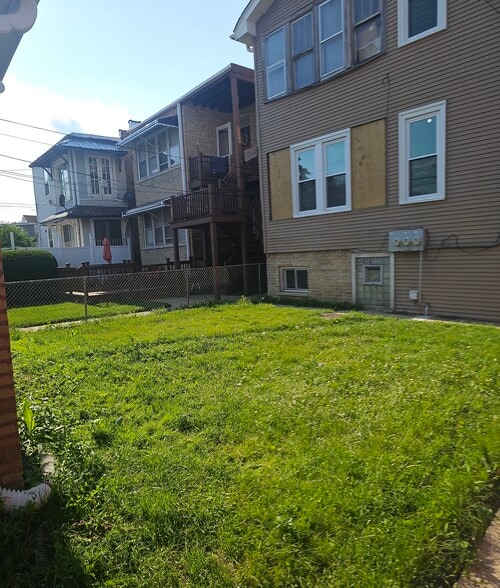 Building Photo - 5525 W Dakin St