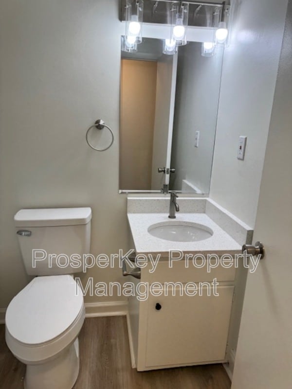 Building Photo - 3021 Emory St