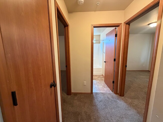 Building Photo - Now renting 3 bedroom House