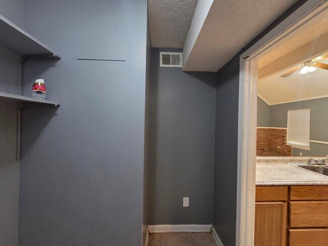 Building Photo - 96 Willow Dr