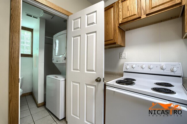 Building Photo - 226 E 16th Ave