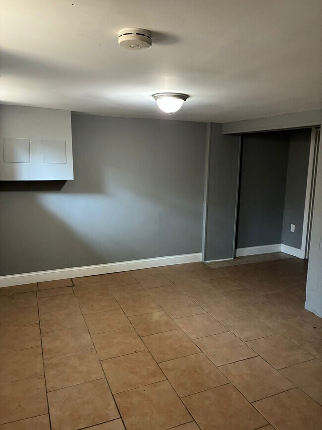 Building Photo - 504 Arsan Ave