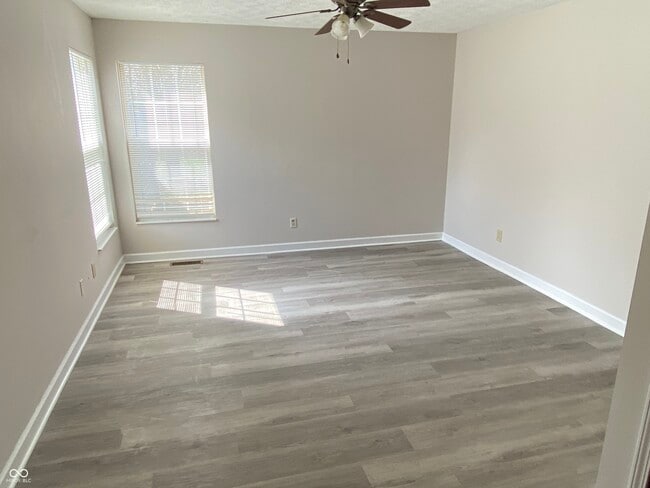 Building Photo - 5048 Shadow Pointe Dr