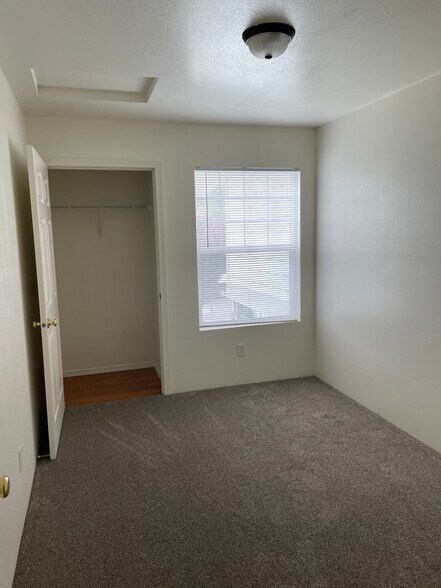 Building Photo - 1186 SW Lafayette Dr