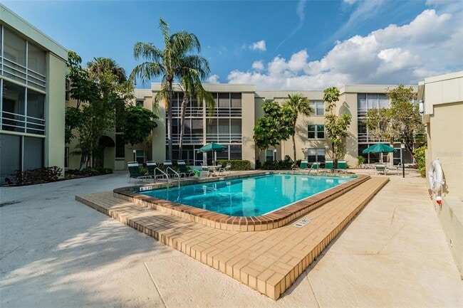 Building Photo - 2302 S Manhattan Ave