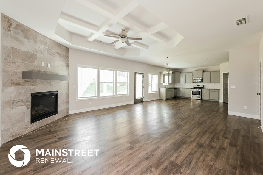 Building Photo - 652 Overlook Gln Dr