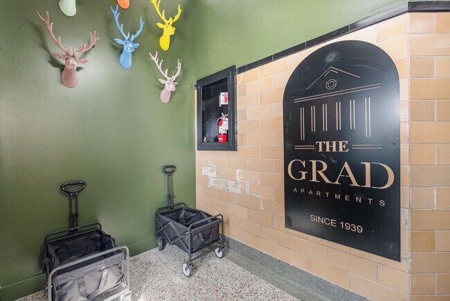 Building Photo - 301 N Mulberry St