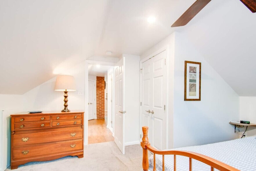 Building Photo - 42 Old Lancaster Rd