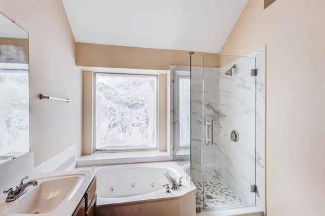 Building Photo - 3844 Harrison Dr