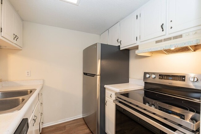 Building Photo - 718 Shawnee Dr