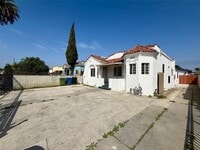 Building Photo - 607 W 101st St