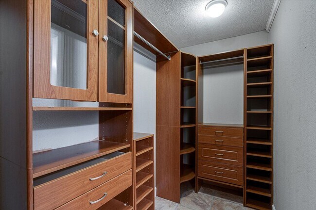 Building Photo - Charming 3-Bed / 2-Bath Home - Reduced Rat...