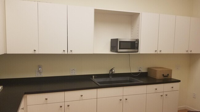 Building Photo - 900 E Atlantic Ave