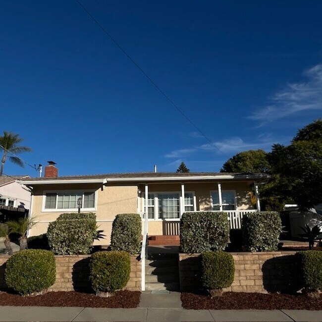 Large 3 Bedroom 2 Bath House - Newly Ren... - Large 3 Bedroom 2 Bath House  -  Newly Ren...