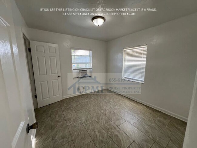 Building Photo - Affordable Downtown WPB 2/1 without the Downtown Price Steps Away From it ALL!! $995 Sec Dep spec...