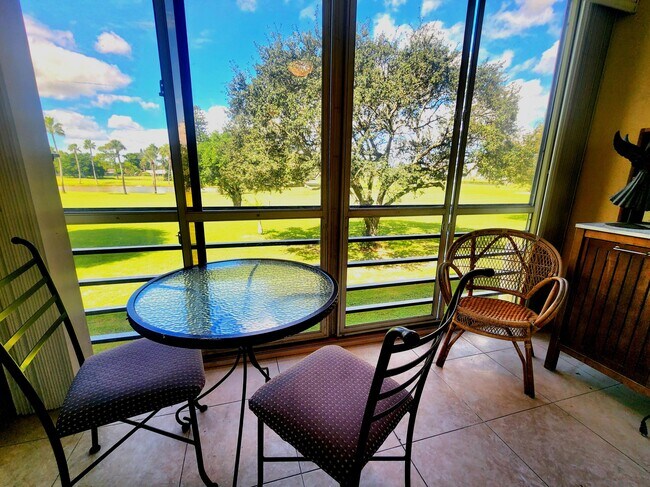 Building Photo - 3959 Via Poinciana