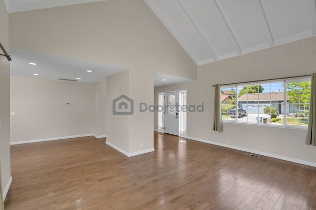 Building Photo - 1492 Via Cancion