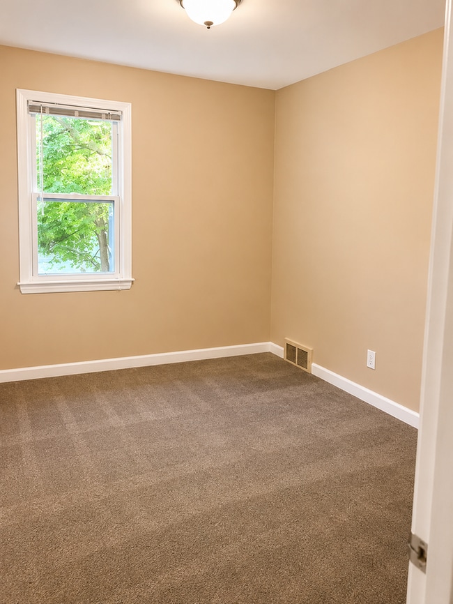 Building Photo - Upgraded Westside Bungalow Section 8 Accepted