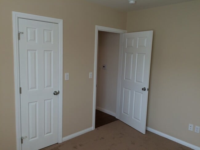 Building Photo - TWO BEDROOM LAKEWOOD HOME AVAILABLE FOR YOU--CALL US TODAY!