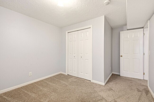 Building Photo - 1203 N 100 E