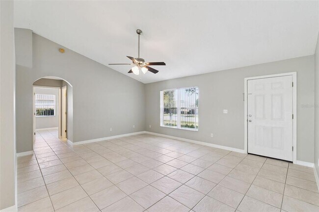 Building Photo - 886 Scenic View Cir