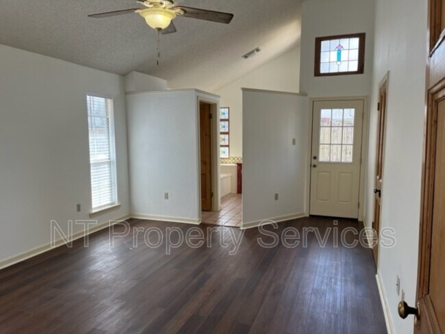 Building Photo - 16530 La Louisiane Ct