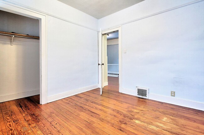 Building Photo - 140/142 E 15th Street