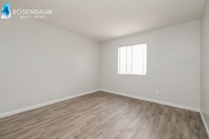 Building Photo - 1050 W University Dr