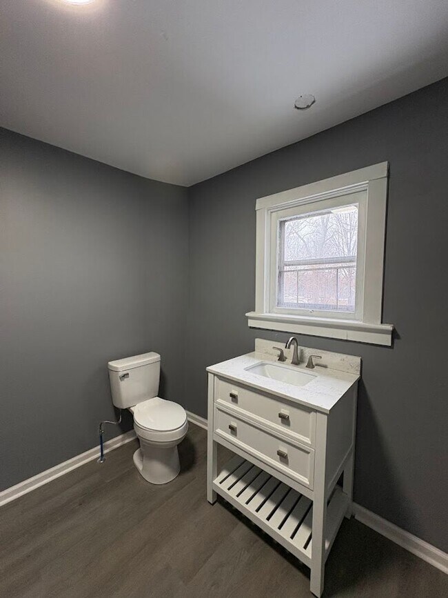 Building Photo - Three bedroom two bathroom home for rent