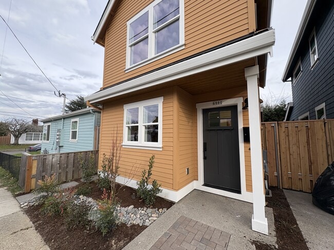 Building Photo - 6960 NE 18th Ave