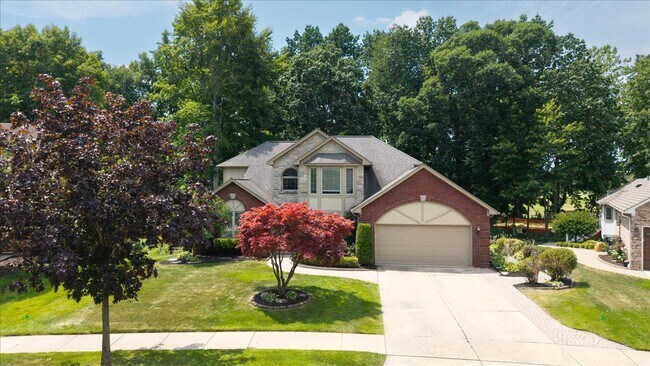 Building Photo - 38291 River Park Dr