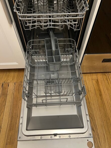 Ikea dishwasher - 2446 W Thomas St