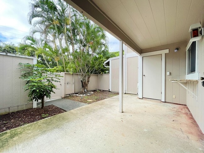 Building Photo - Pet Friendly Kaneohe Townhouse with A/C