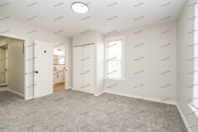 Building Photo - 148 W Park Ave