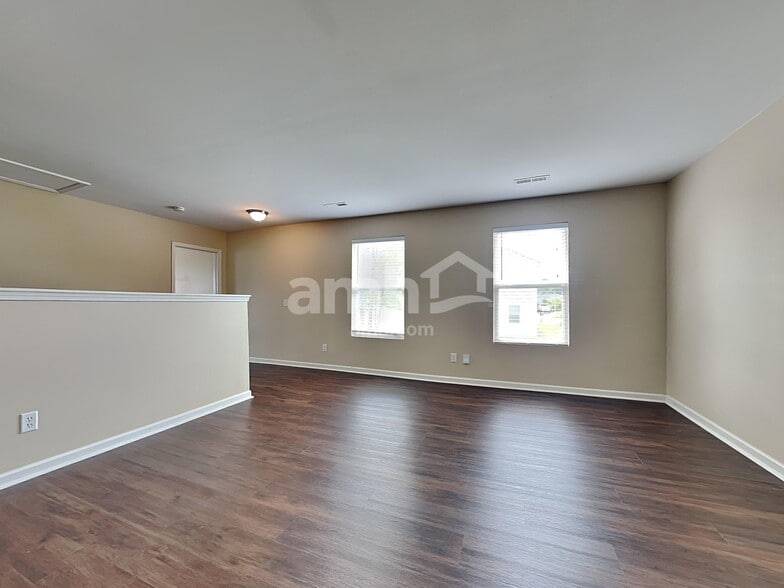 Building Photo - 504 Greywood Ln