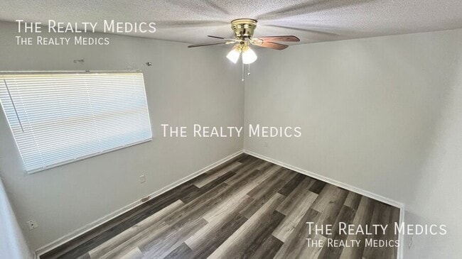 Building Photo - 526 S Thompson Ave