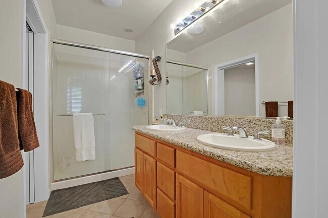 Building Photo - Wonderful Dublin Condo