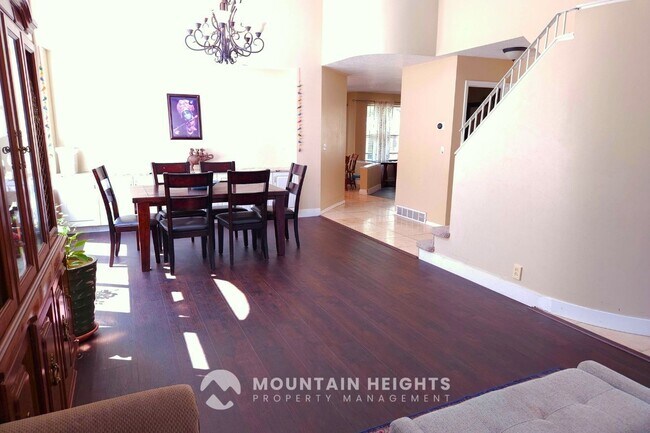 Building Photo - 2096 Rainbow Point Dr