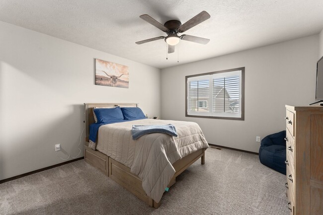 Building Photo - 4500 E Whisper Ridge Pl