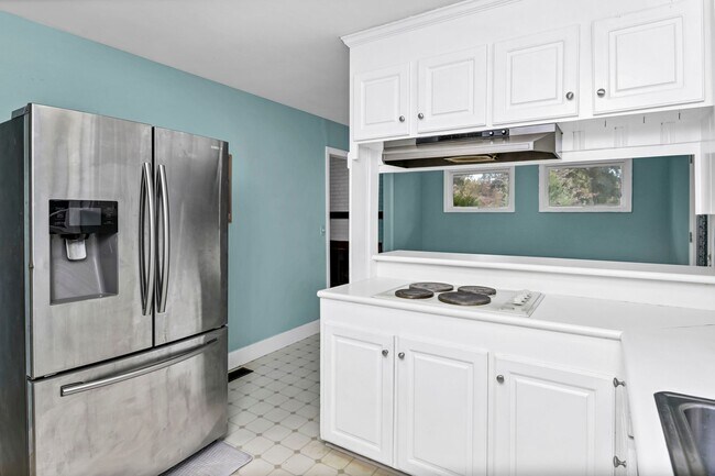 Building Photo - Prime Location! Beautiful Home Only Minutes to The Vista & Downtown