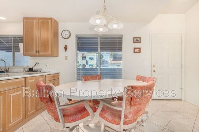 Building Photo - 220 N 22nd Pl