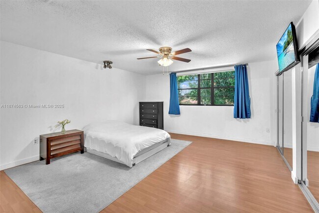 Building Photo - 3825 Estepona Ave